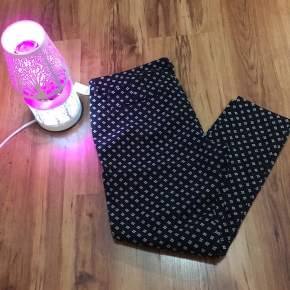 Old Navy, pixie, mid-rise, size 12. NWT - Picture 4 of 4